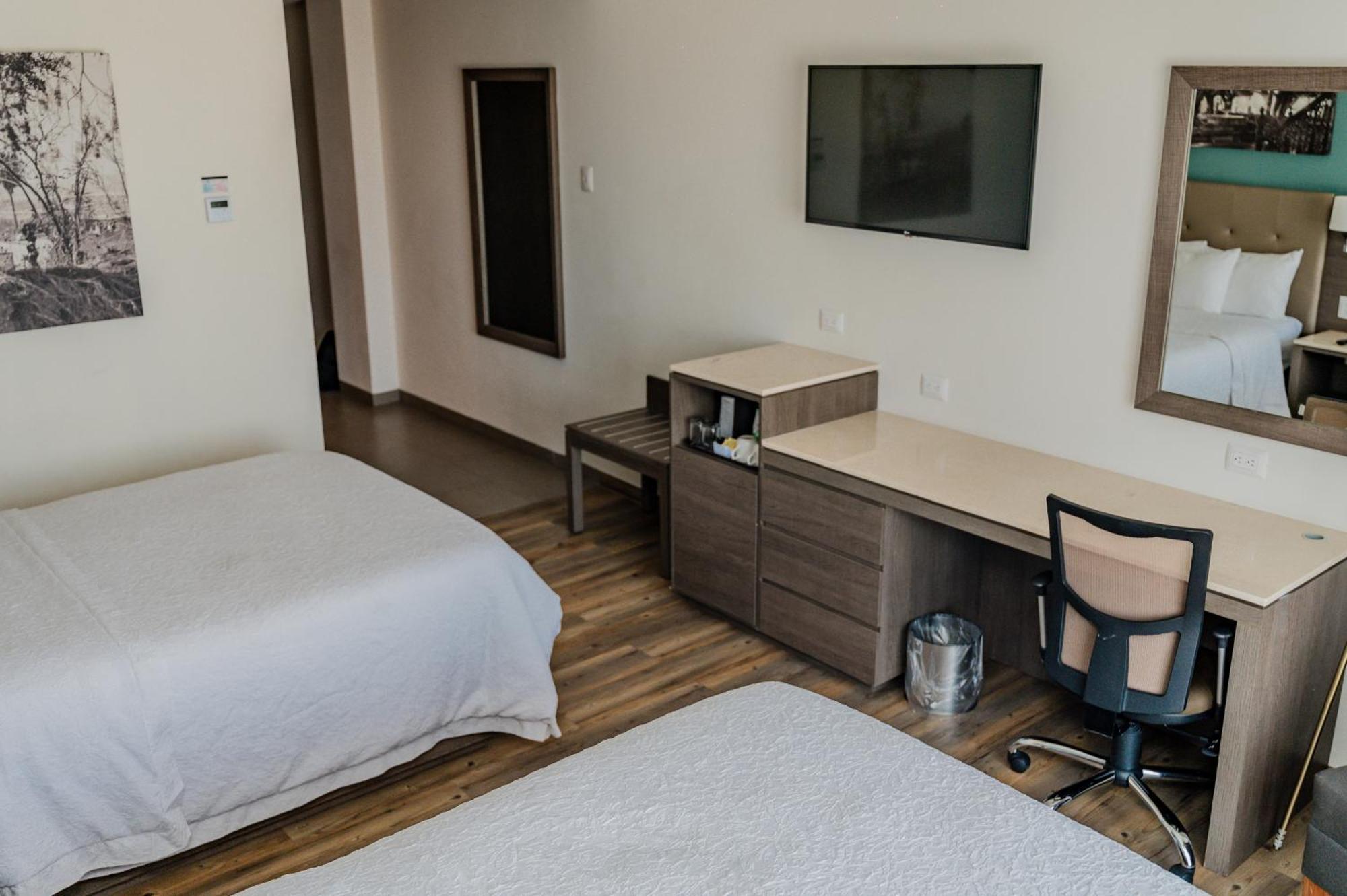 Hampton Inn By Hilton Celaya Celaya  Esterno foto