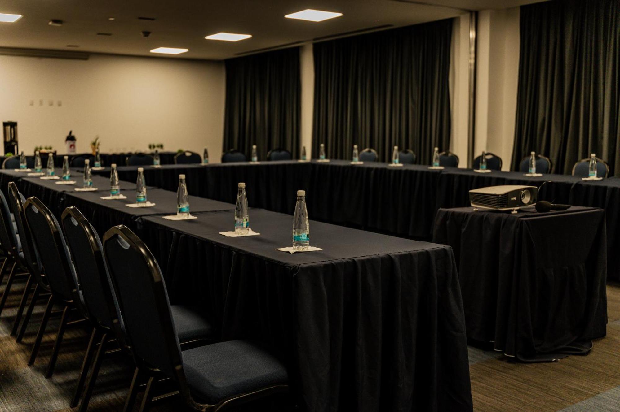 Hampton Inn By Hilton Celaya Celaya  Esterno foto