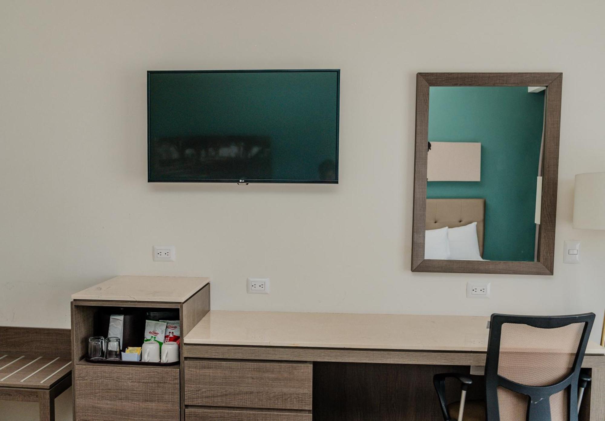 Hampton Inn By Hilton Celaya Celaya  Esterno foto